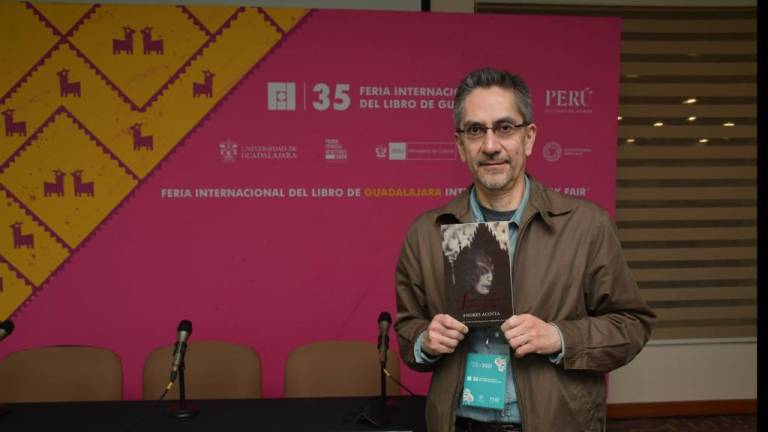 El escritor Andrés Acosta presentó el libro El Golem.