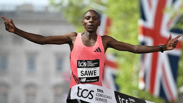 Sabastian Sawe es el primer maratonista en cruzar la meta en menos de dos horas por primera vez en la historia.