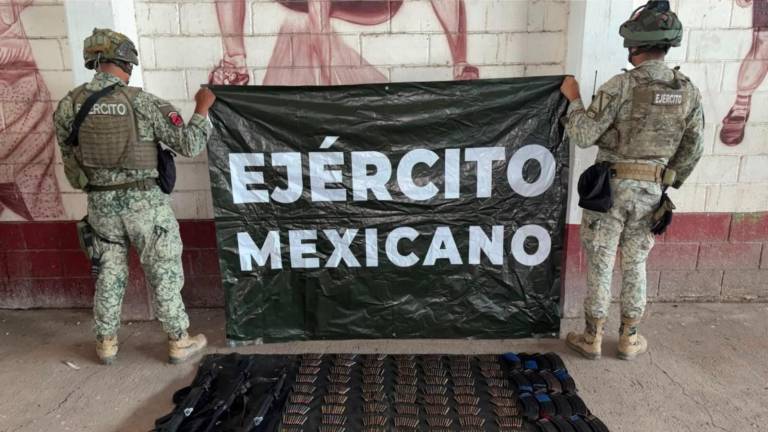 Militares aseguraron tres fusiles, cargadores y 910 cartuchos tras un operativo en Escuinapa.