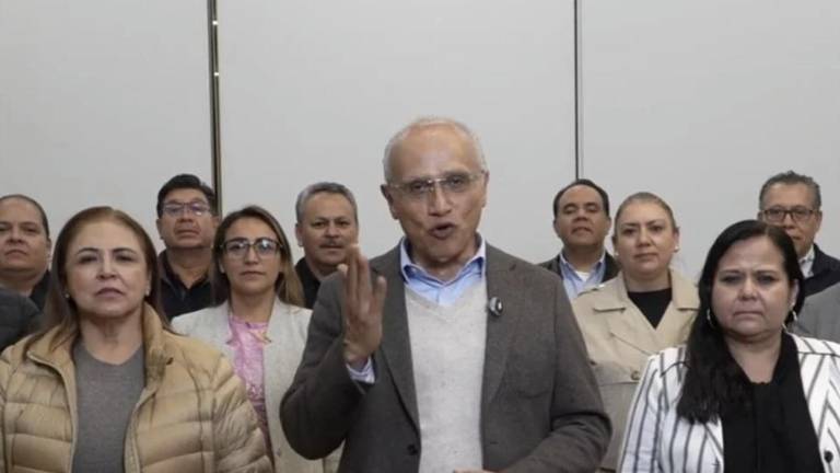 El secretario general del Sindicato Nacional de Trabajadores del IMSS, Rafael Olivos Hernández, reconoce el rechazo al incremento salarial durante la consulta del miércoles.