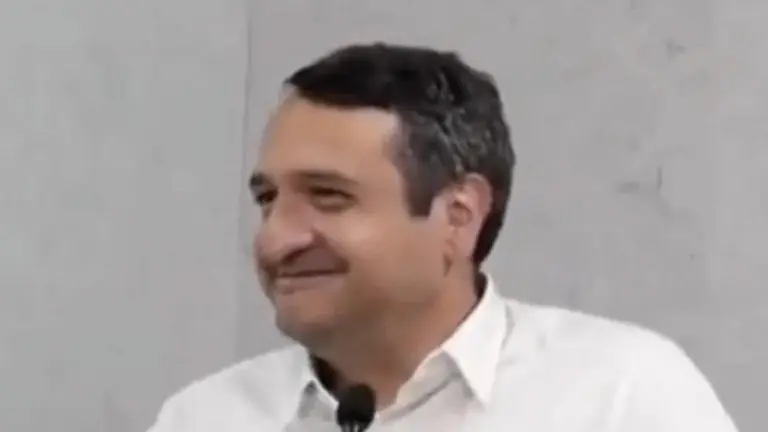 Andrés Manuel López Beltrán niega tener vínculos con el huachicol fisal.