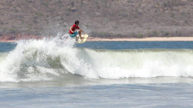 Amantes a las olas cerrarán este fin de semana en Mazatlán el Campeonato Estatal de Surfing