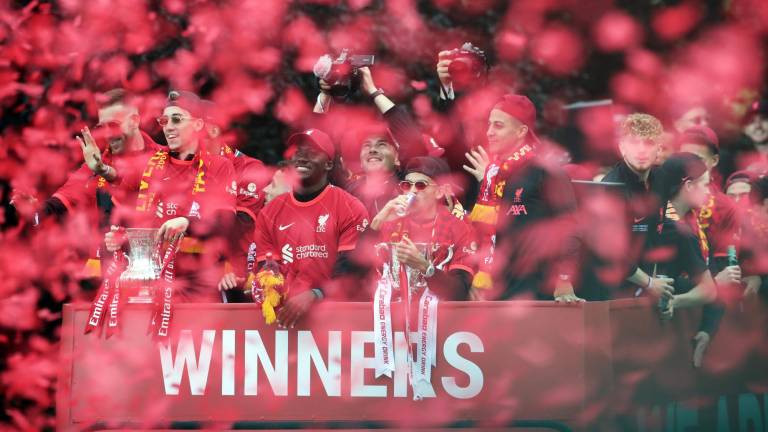 Liverpool celebra con su afición.