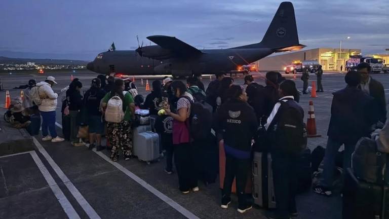 Mexicanos trasladados desde Colombia tras el sismo ocurrido el lunes 10 de agosto.