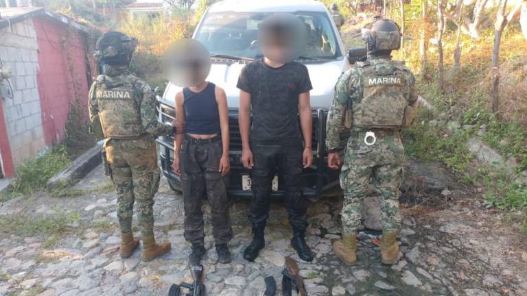 Elementos navales detuvieron a dos personas tras un operativo en la zona serrana de Concordia.