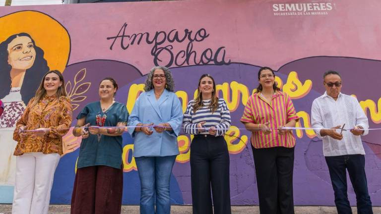 La Gobernadora Graciela Domínguez y otras autoridades invitadas inauguran el mural.