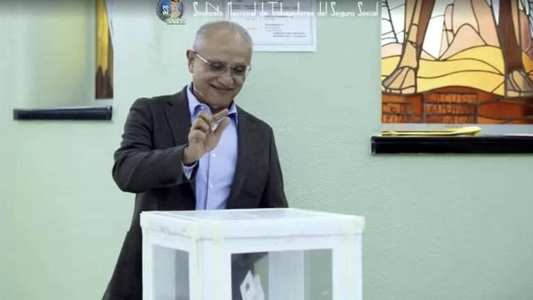 Rafael Olivos Hernández, secretario general del SNTSS y diputado suplente por Morena.