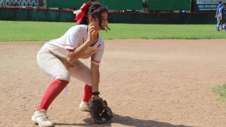 La mazatleca Danna Viera León no para en su preparación en la disciplina de softbol.