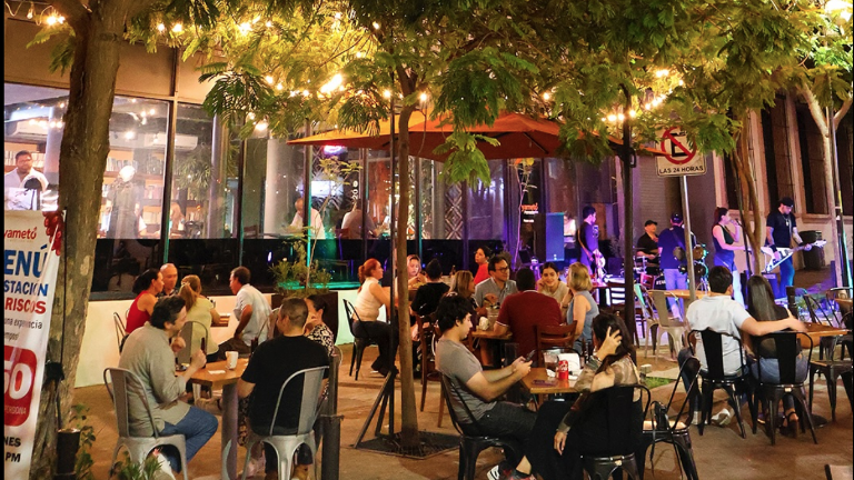 Yameto Café invita a su tradicinal viernes de degistación de mariscos.