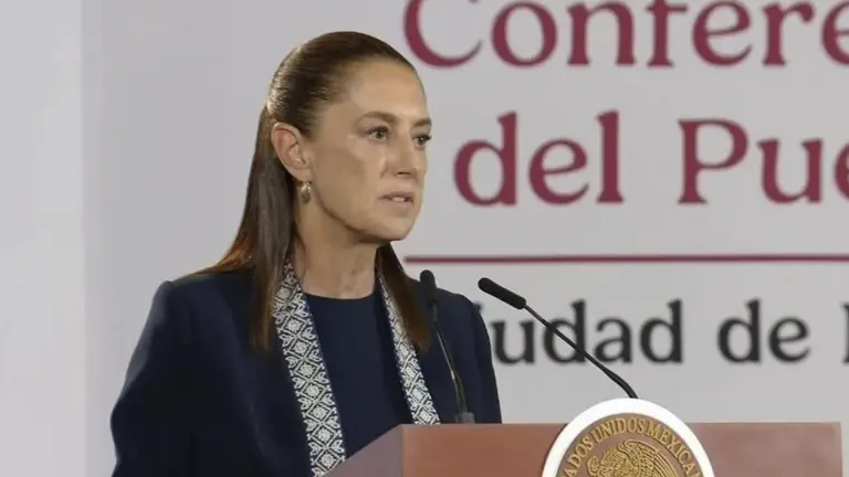 La Presidenta Claudia Sheinbaum Pardo anuncia las restricciones que tendrán en escuelas de educación básica sobre el uso de celulares.
