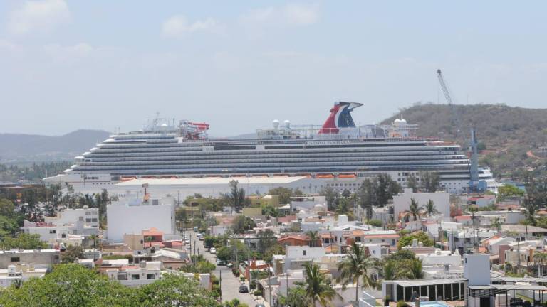 El titular de la Administración del Sistema Portuario Nacional informó que este año se van a tener un poco más de medio millón de turistas de cruceros en Mazatlán.