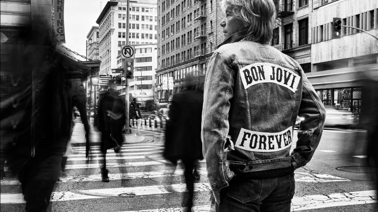 Jon Bon Jovi comienza el 2024 con nuevo disco titulado Forever.