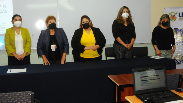 Reciben docentes de la Preparatoria Central curso para prevenir y atender situaciones de riesgo en los jóvenes