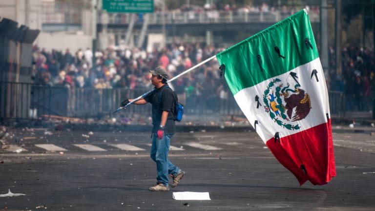 Cargando la Bandera en nuestros hombros con acciones.