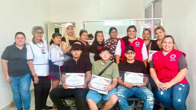 Lleva Cruz Roja jornada gratuita de corte de cabello, en Escuinapa