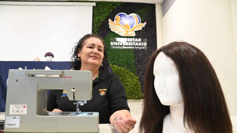 En la Unidad de Bienestar Universitario de la UAS realizan pelucas oncológicas que son donadas a quienes buscan apoyos.