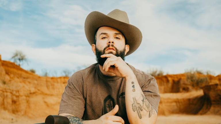 Carín León lanza nuevo tema.