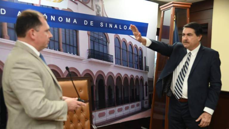 Eleazar Angulo López rinde protesta como nuevo Secretario de Administración de la UAS.