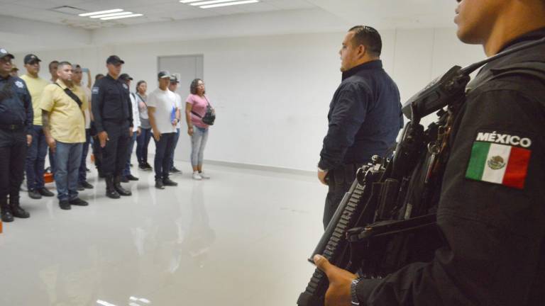 El Secretario de Seguridad Pública Jaime Othoniel Barron Valdez y Pablo Ramírez Suárez, Director de Operaciones, les brindaron mensajes de bienvenida a los 62 nuevos elementos policiacos.
