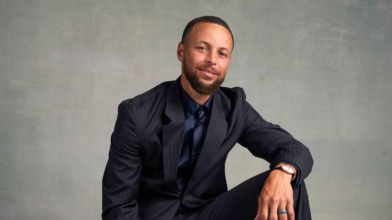 Stephen Curry tendrá su exposición en el Salón de la Fama del Baloncesto Naismith, la cual se llamará “Más allá de la línea de tres”.