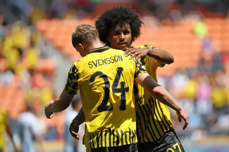 Borussia Dortmund avanza a octavos como líder tras vencer a Ulsan HD