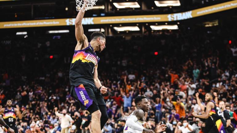 Suns derrotó el primer encuentro de la serie a los Lakers.