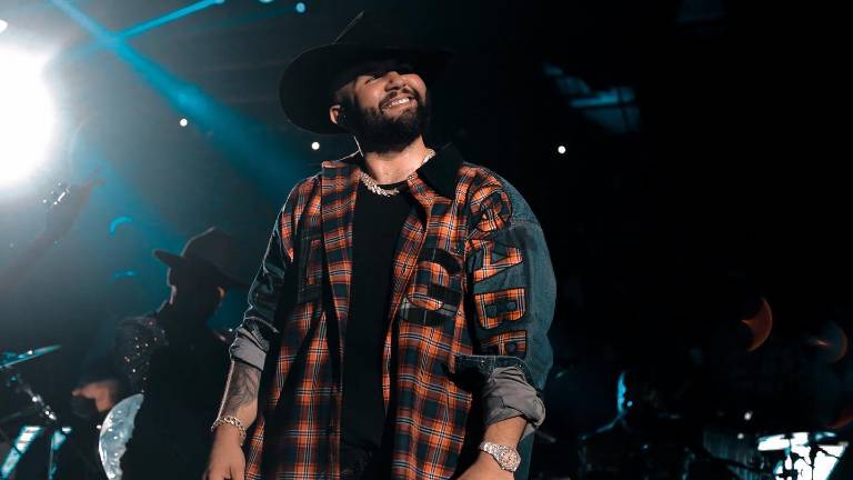 Carin León sorprende a sus fans con nuevo sencillo.