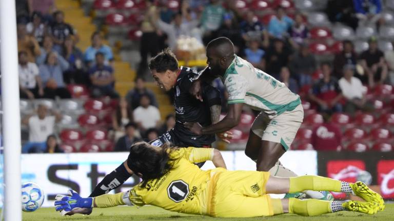 Santos y Querétaro igualan 2-2.