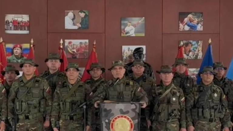Vladimir Padrino, ministro de la Defensa de Venezuela, encabezó el pronunciamiento de la Fuerza Armada Nacional Bolivariana acompañado del alto mando militar en Caracas.