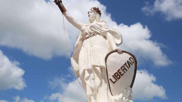 Mazatlán tuvo el siglo pasado, en Olas Altas, su propia ‘estatua de la libertad’
