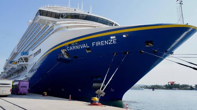 Este jueves llegó a Mazatlán el crucero turístico Carnival Firenze.