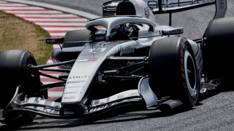 Checo Pérez saldrá en el fondo de la parrilla.