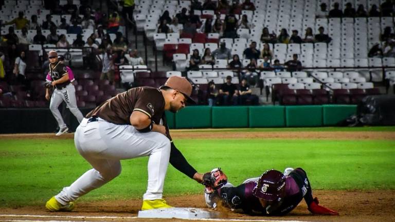 Tomateros luchó hasta el final, pero el rally del quinto episodio marcó la diferencia.