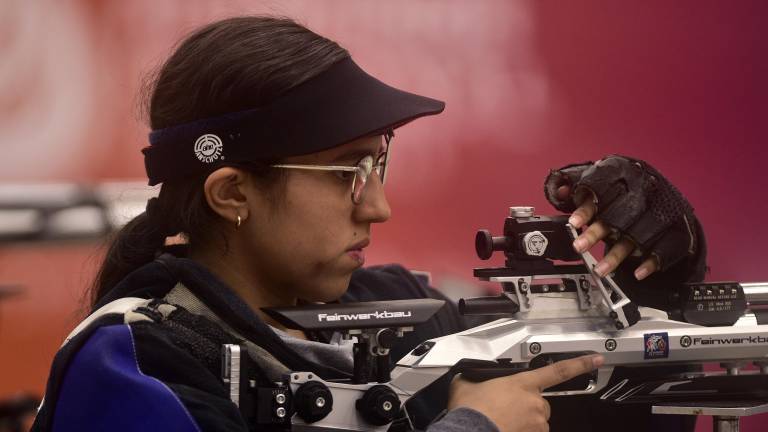 Valentina Quintero brilla en rifle de aire 16-17 años.