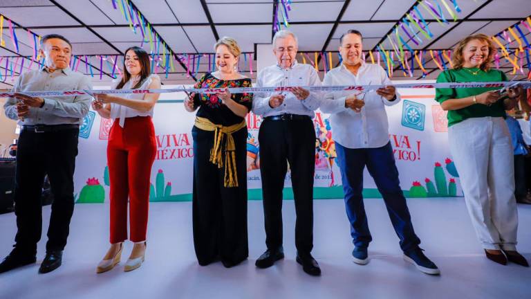 El Gobernador Rubén Rocha Moya inauguró la Gran Kermés Mexicana, en compañía de la presidenta del Sistema DIF Estatal, Eneyda Rocha Ruiz, además de invitados especiales.