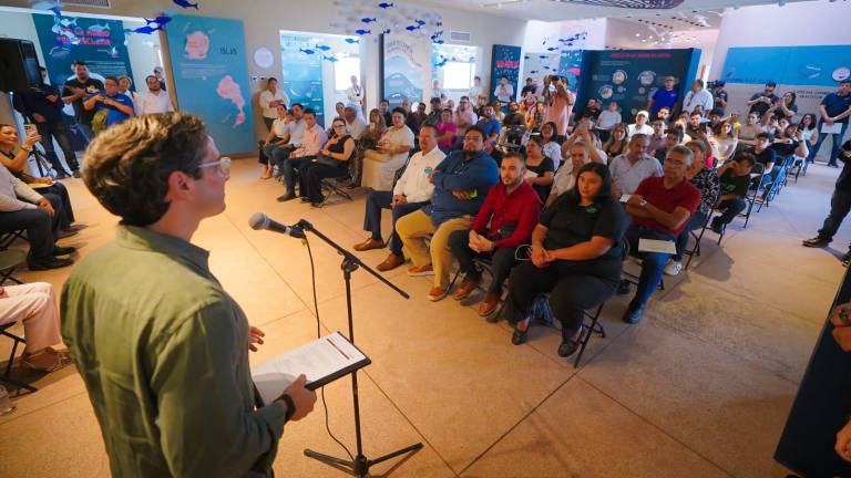 El Secretario de Economía en Sinaloa, Diego Armando Aguerrebere Espitia, estuvo en Mazatlán para otorgar apoyos del Registro de Marca.