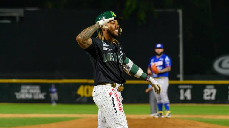 Justin Dean pega jonrón.