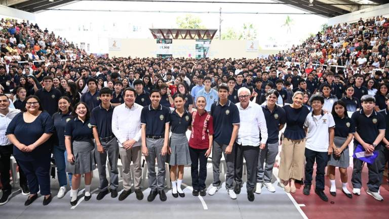 La Presidenta de México Claudia Sheinbaum Pardo encabezó un evento este jueves en la cancha Germán Evers, en Mazatlán.