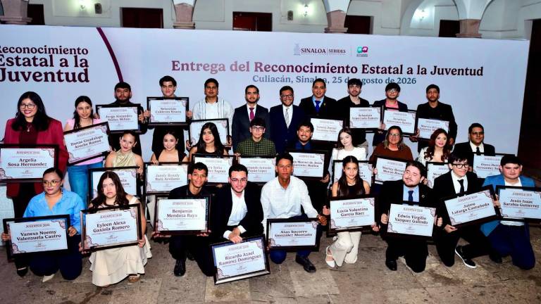 A los jóvenes se les otorgó el Reconocimiento Estatal de la Juventud “Rafael Buelna Tenorio” 2026.