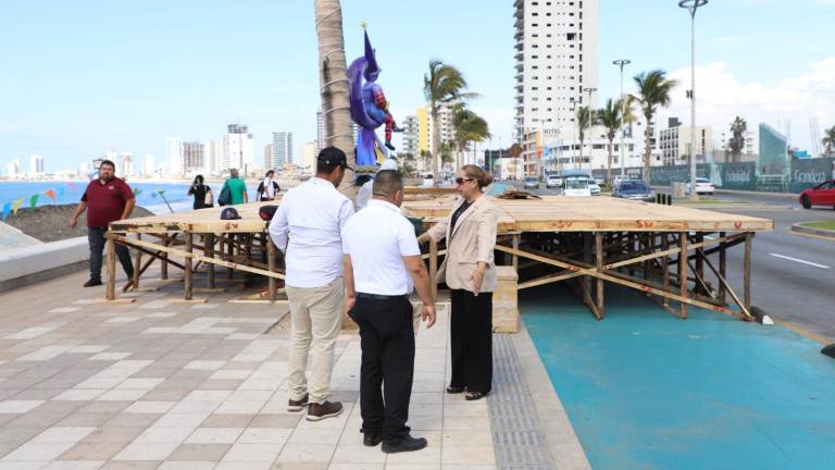 Junto al Monumento a la Pulmonía se habilitó el espacio exclusivo para que personas con discapacidad y adultas mayores, puedan disfrutar del primer desfile de Carnaval de Mazatlán 2024.