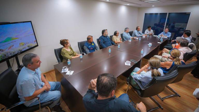 El Gobierno del Estado ofrecerá microcréditos a locatarios afectados por incendio en plaza comercial de Los Mochis.