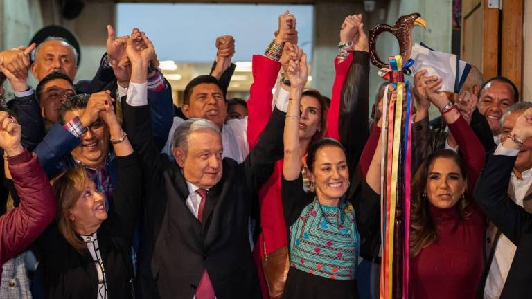 El Tribunal Electoral determinó sancionar al presidente Andrés Manuel López Obrador (AMLO) y Claudia Sheinbaum, por hacer propaganda con fines electorales.