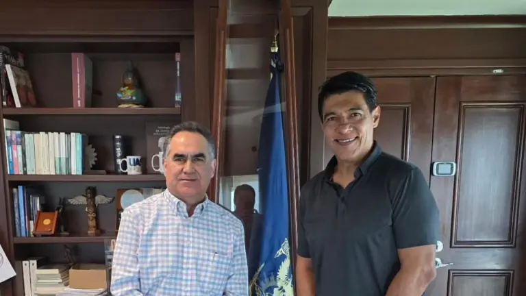 Jesús Madueña y Adán Amezcua intercambiaron experiencias y reflexiones sobre el papel que desempeña el deporte en la formación de las nuevas generaciones.