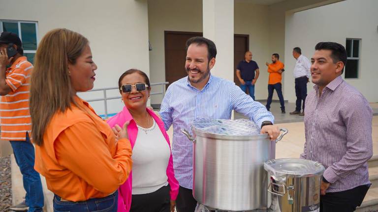 Emprendedores de Juan José Ríos recibieron equipos productivos del programa estatal Equipa Sinaloa.