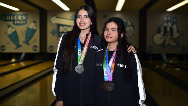 Renata Valdivia y Emma González ganan plata en parejas.