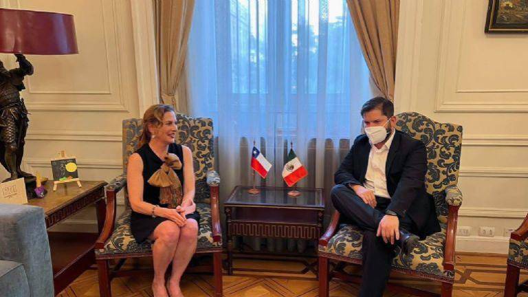 Beatriz Gutiérrez Müller se reunió ayer jueves con el nuevo mandatario chileno.