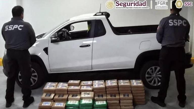 Autoridades federales detuvieron en la Ciudad de México a un hombre que transportaba 217 kilos de cocaína.
