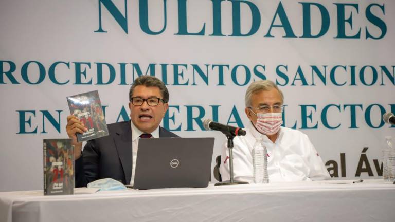 Los senadores Ricardo Monreal y Rubén Rocha Moya al presentar el libro Nulidades y Procedimientos Sancionadores en Materia Electoral.