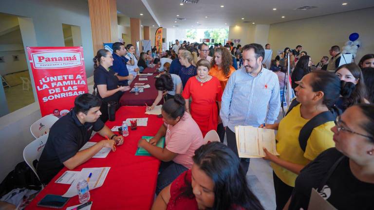 Jóvenes participaron en el evento Punto de Partida en Guasave, donde recibieron asesoría, capacitación y acceso a oportunidades laborales.