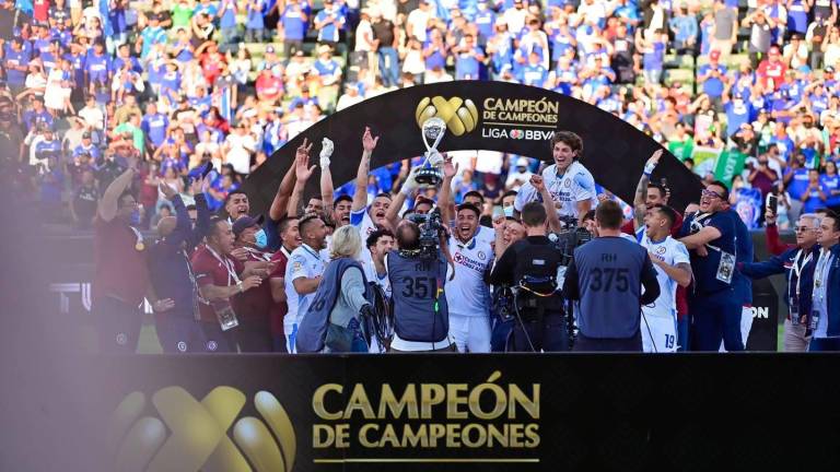 Cruz Azul estrenó uniforme y título, luego de obtener el Campeón de Campeones de la Liga MX.